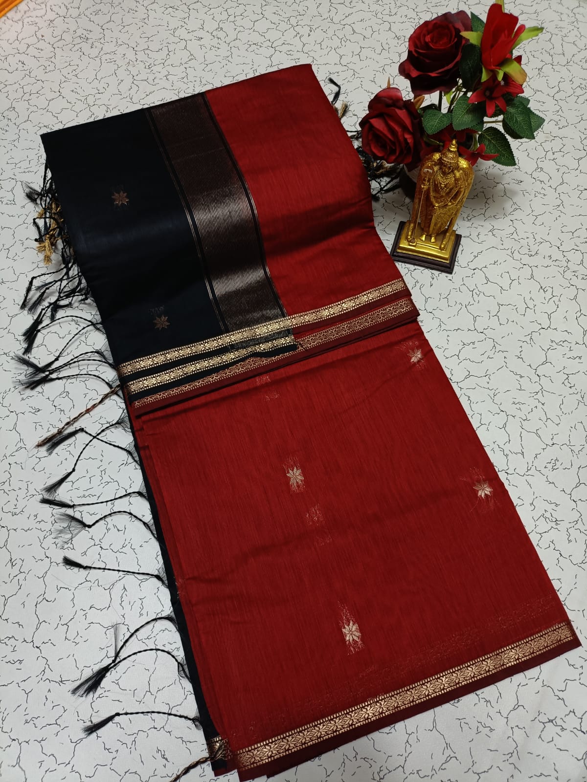 Meroun with Black border Maheshwari Silk Cotton Saree